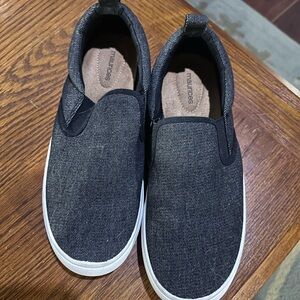 Maurice’s black slip on shoes